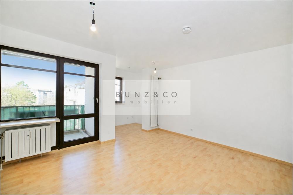 Wohnzimmer mit Balkon