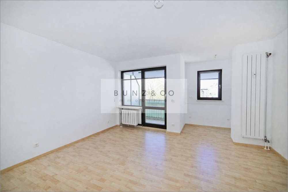 Wohnzimmer mit Balkon