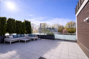 große Süd-West-Terrasse