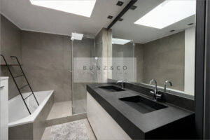 Modernes Badezimmer