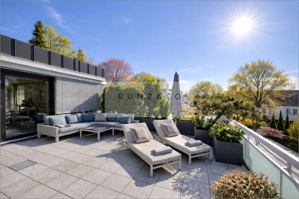 große Süd-West-Terrasse
