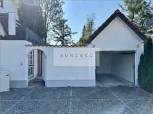 Hauseingang/ Garage