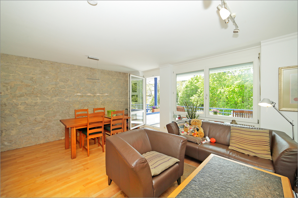 Wohnzimmer mit Balkon (Süd-West)