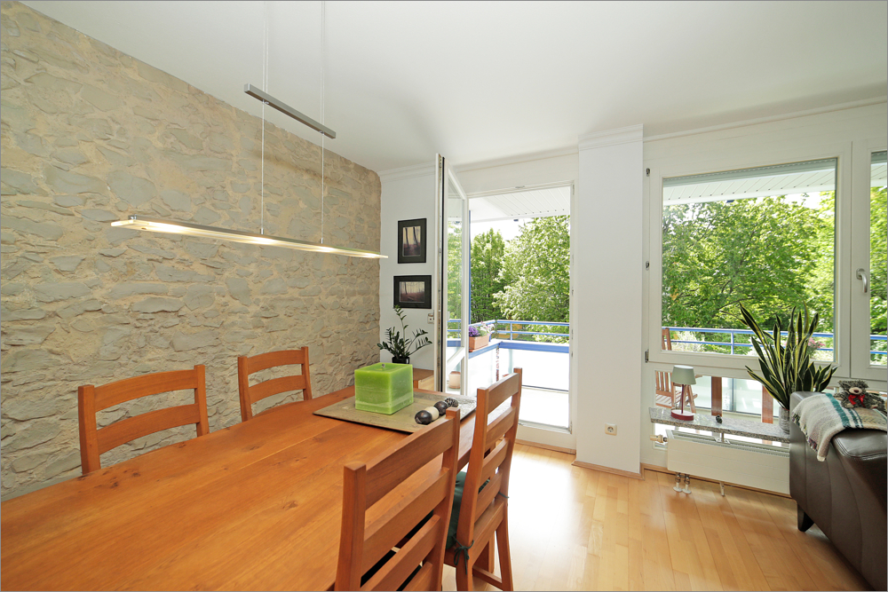 Wohnzimmer mit Balkon (Süd-West)