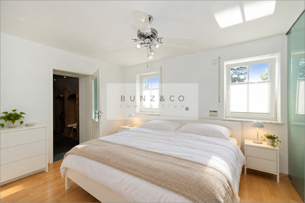 Schlafzimmer (möbliert teilw. mit KI)